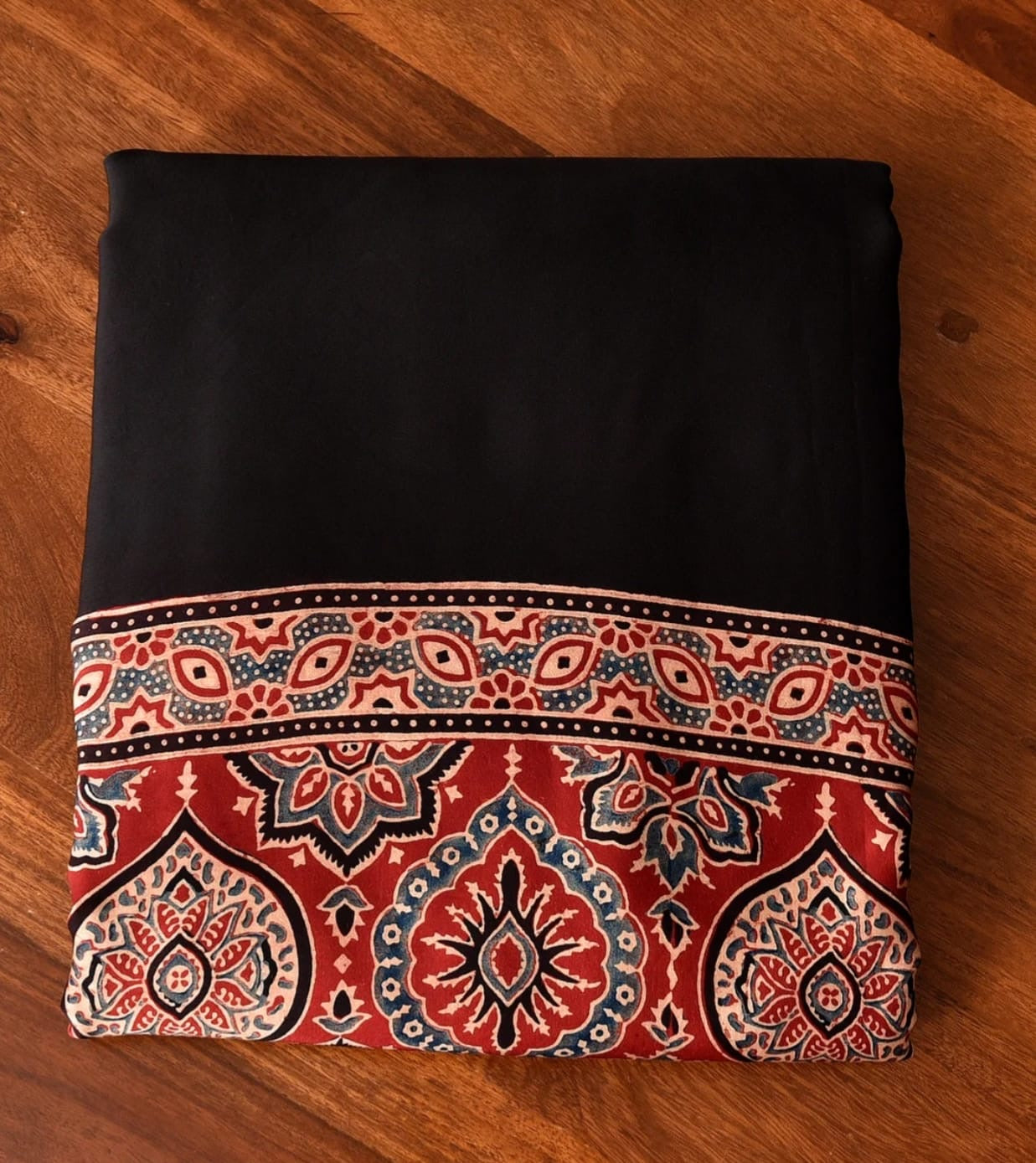 Ajrack model Silk print - red