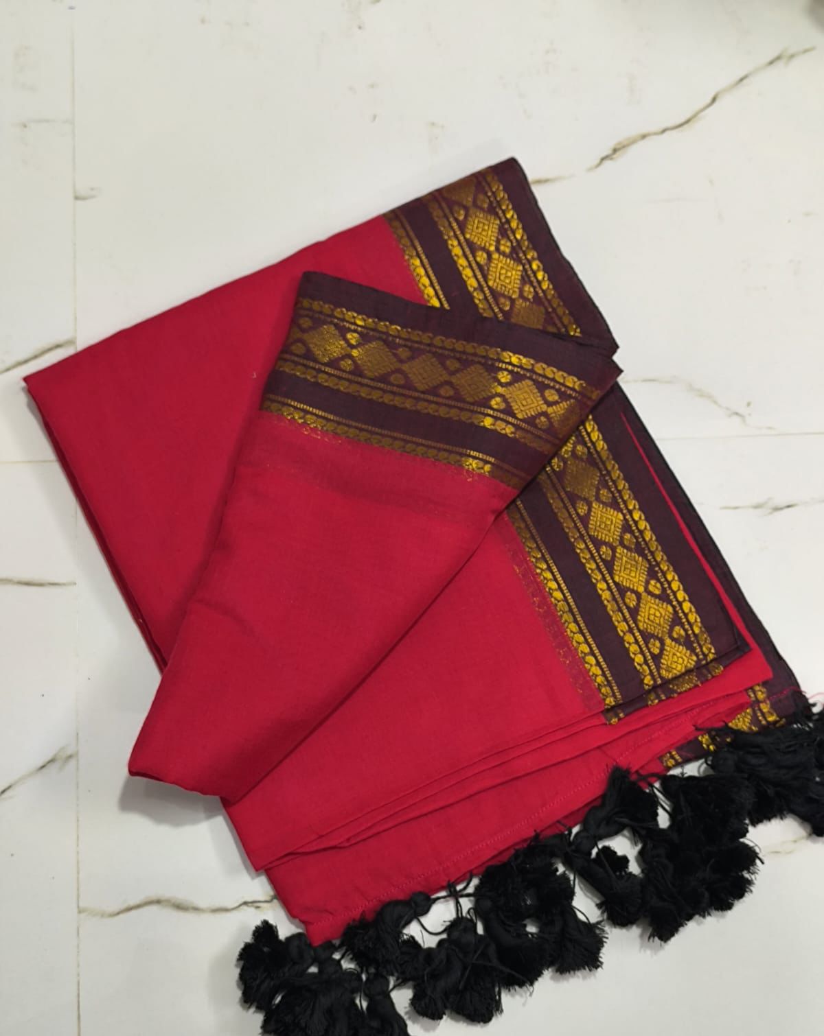 Onam special saree Mulcotton ~red saree with heart shape Kasav boarder (Copy)