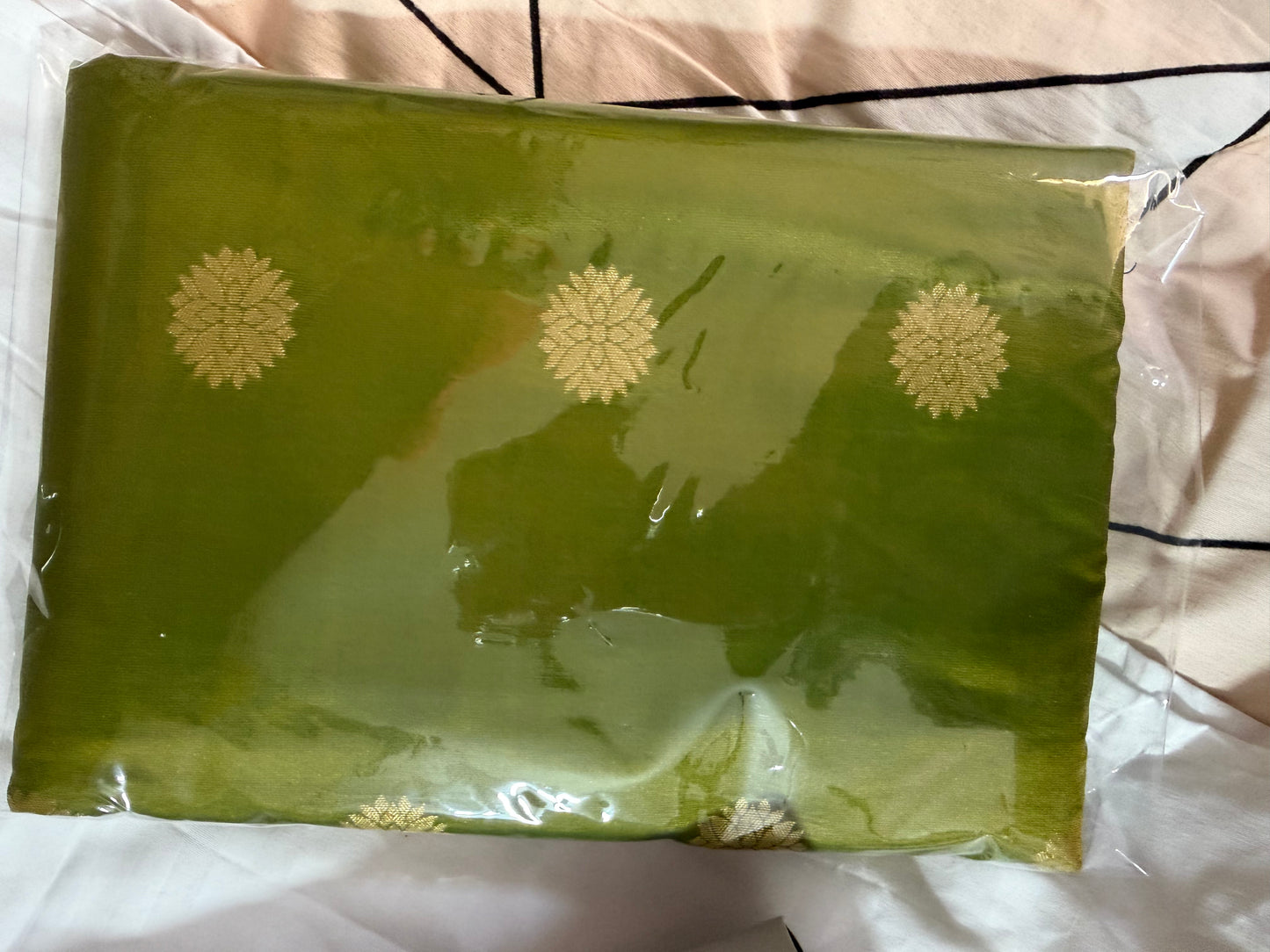 Silk in Kanchipuram boarder Saree with Zari boader -lemon green with flower buttas.
