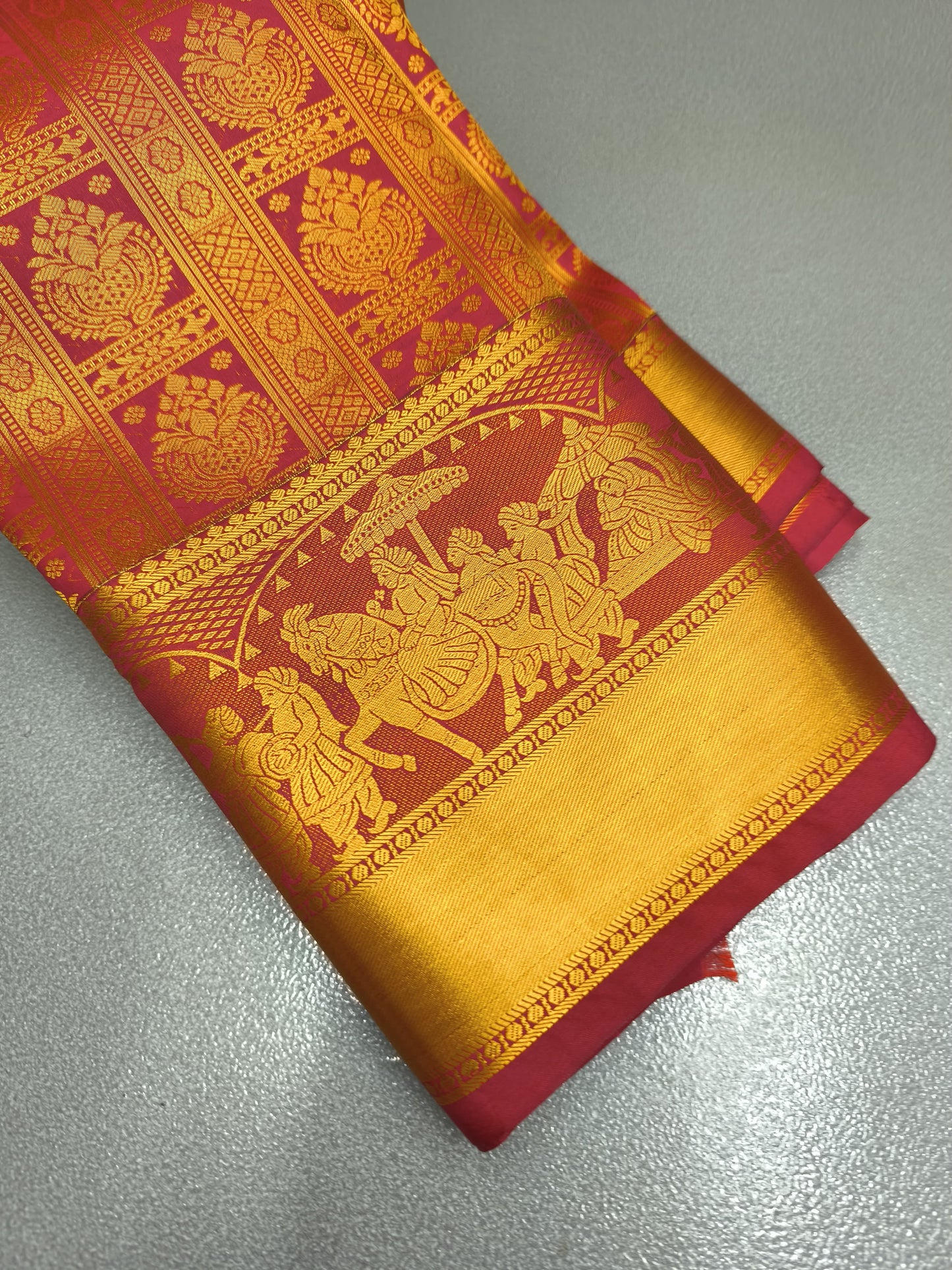 Kanchipuram silk for festival and occasion-red