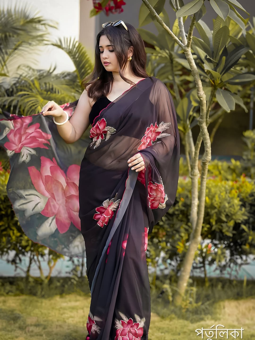 Elegant Black Floral Organza Georgette Saree-Black with flower design